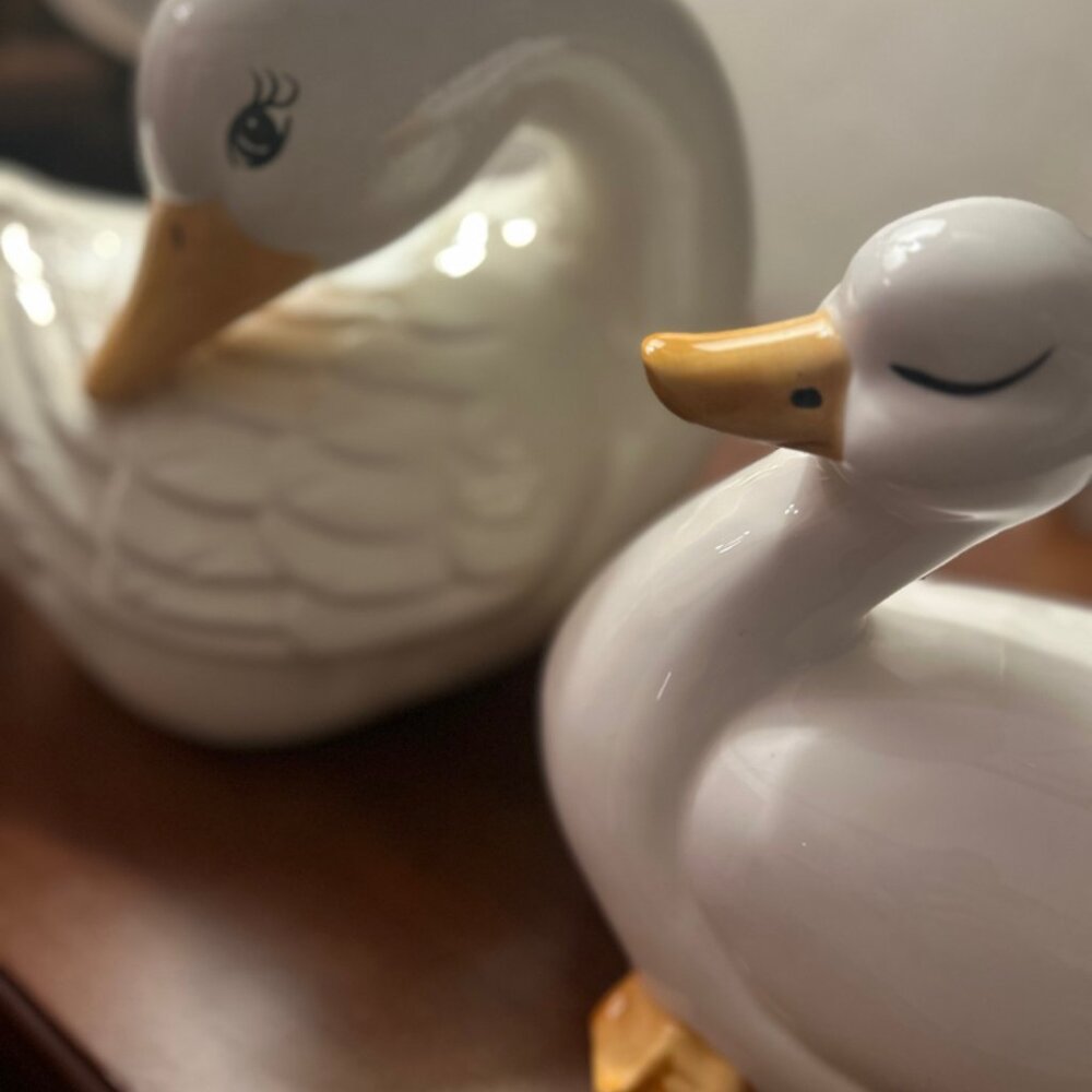 Vintage mid century decorative swan set
